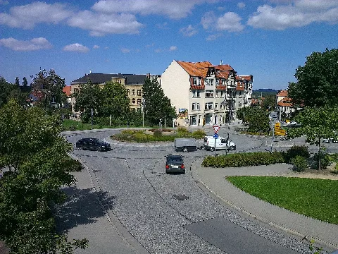 Blick vom ALDI-Parkplatz auf den Kreisverkehr am Lühnertorplatz, Blankenburg/Harz (Landkreis Harz; Sachsen-Anhalt)
