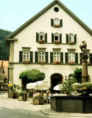 Blaubeuren, Gasthof "Zum Löwen" Mit Marktbrunnen