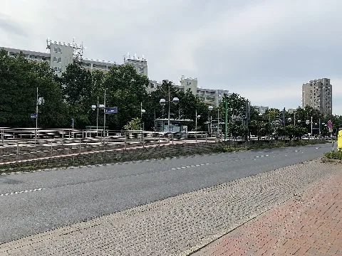 Blick Auf Die Stadtbahnhaltestelle Laatzen Mitte In Laatzen