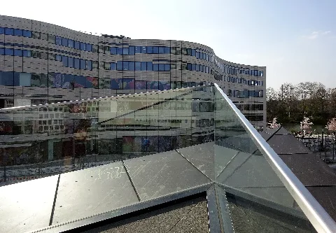 Blick Vom Ingenhoven Tal In Düsseldorf Zum Kö Bogen, Am Rechten Bildrand Der Hofgarten