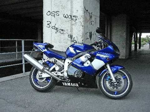 Blue Yamaha R6 Side