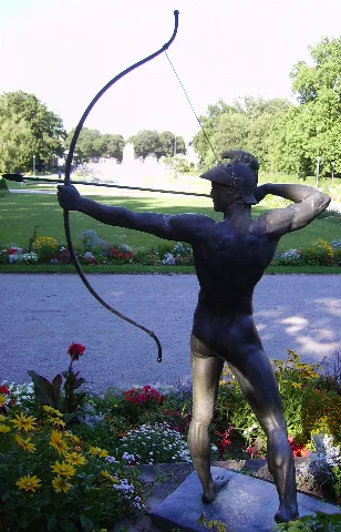 Bogenschuetze Im Ebertpark 1