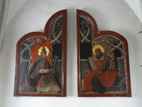 Spätotische Altarflügel mit Darstellungen der Apostel Petrus und Paulus in der kath. Pfarrkirche Mariä Himmelfahrt in Bonbruck (Gde. Bodenkirchen, Lkr. Landshut, Bayern)