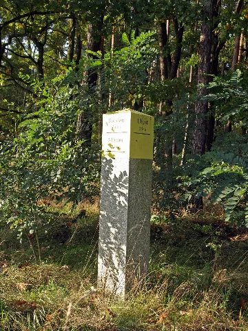 Boxberg Moenau Wegweiserstein