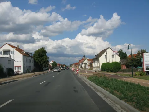 Breiter Weg, Gerwisch (Looking Ne Along Breiter Weg In Gerwisch) Geo.hlipp.de 5007