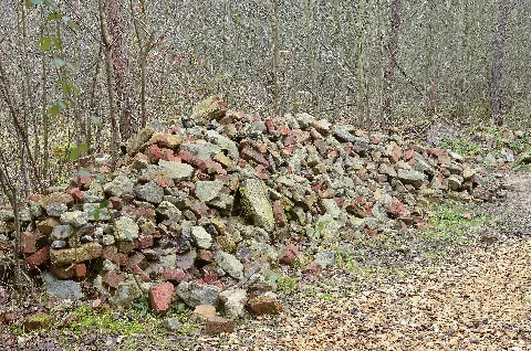 Bricks Of Former Cellar Of Kitchen Barrack Nazi Labour Camp Walldorf Airport Frankfurt Züblin Mauersteine Des Ehemaligen Kellers Der Küchenbaracke Kz Außenlager Walldorf Flughafen Frankfurt 01