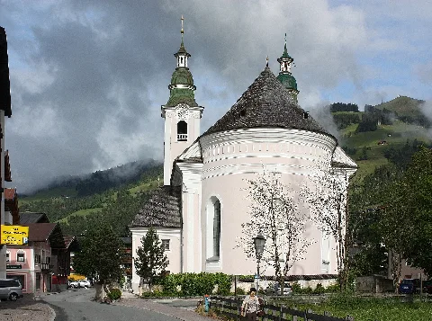 Brixen Im Thale, Die Dekanatspfarrkirche