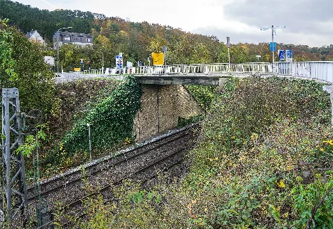 Brücke Über Die Eisenbahn In Wincheringen 01