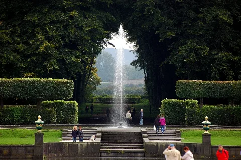 Brühl Schlösser Augustusburg Und Falkenlust Garten Mit Brunnen