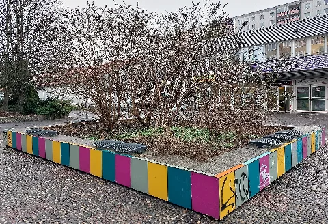 Fountain, "Brunnen mit Metallplastik" by Friedrich Schötschel, 1976, Bernhard-Bästlein-Straße 3, Berlin-Fennpfuhl, Germany