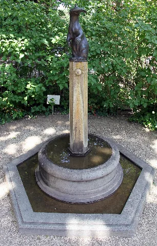 Brunnen Colomierstr 3 (Wanns) Fischotter&August Gaul&1897