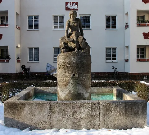 Brunnen Harriesstr 10 (Sieme) Genoveva Brunnen Hermann Hosaeus 1928