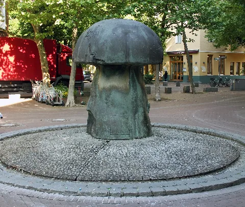 Brunnen Leon Jessel Platz (Wilmd) Wasserpilz Emanuel Scharfenberg 1984