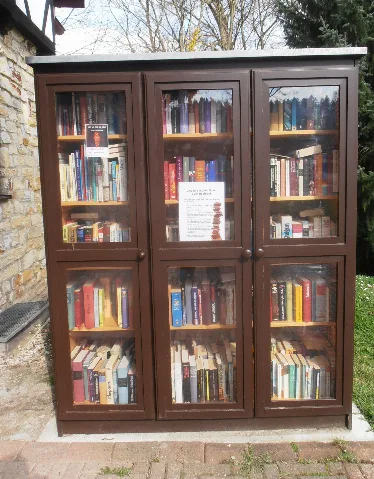 Bücherschrank Vor Dem Erich Mäder Glasmuseum In Delligsen Grünenplan