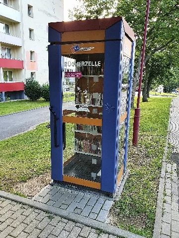 Bücherzelle Käthe Niederkirchner Str (Zeitz) 01