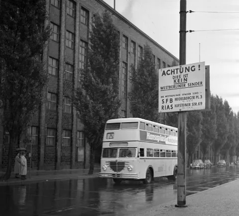 Bundesarchiv B 145 Bild F003013 0010, Berlin, Zonengrenze