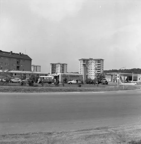 Bundesarchiv B 145 Bild F011040 0007, Sprendlingen, Neubaugebiet, Hochhaus
