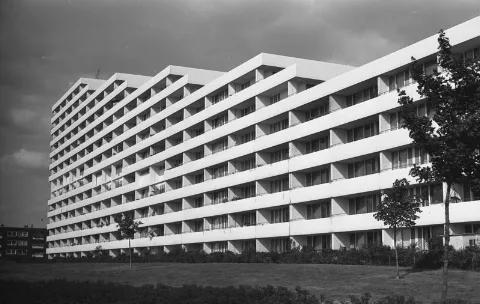 For documentary purposes the German Federal Archive often retained the original image captions, which may be erroneous, biased, obsolete or politically extreme. Wolfsburg Stadtteil Detmerode