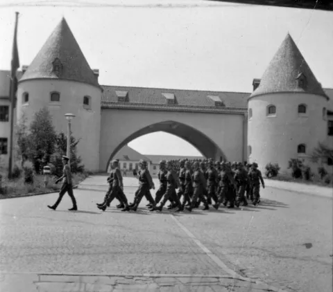 Bundesarchiv Bild 101Iii Junkerschule Toelz 5229 06, Junkerschule Bad Tölz, Ss Männer Beim Marschieren