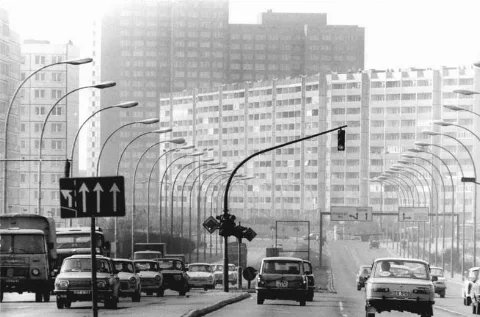 Bundesarchiv Bild 183 1984 0403 025, Berlin, Leninallee Kreuzung Ho Chi Minh Straße