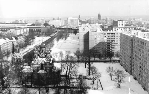 Bundesarchiv Bild 183 1985 0129 019, Dresden, Juri Gargarin Straße, Russisch Orthodoxe Kirche, Winter