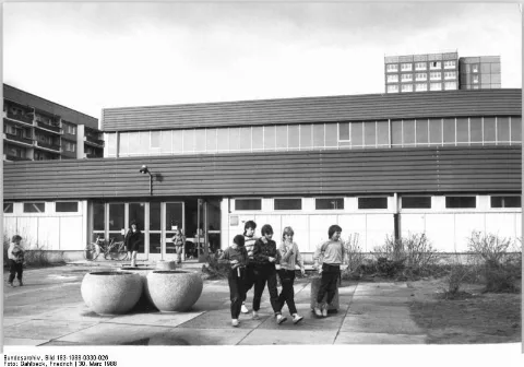 Bundesarchiv Bild 183 1988 0330 026, Leipzig, Box Nachwuchs