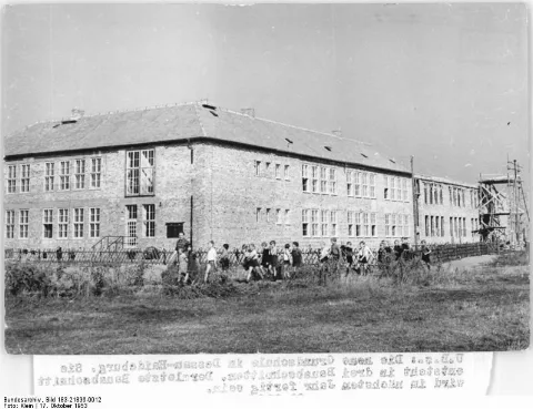 Bundesarchiv Bild 183 21836 0012, Dessau, Haideburg, Grundschule