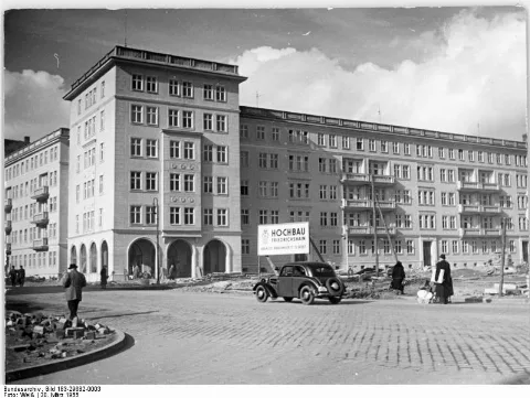 Bundesarchiv Bild 183 29682 0003, Berlin, Weidenweg, Wohnblock