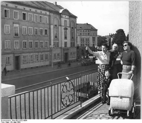 Bundesarchiv Bild 183 31322 0004, Dessau, Wilhelm Pieck Straße, Neubauten
