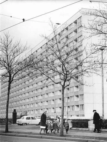 Bundesarchiv Bild 183 E0224 0091 001, Leipzig, Johannisplatz, Neubauten, Wohnblock
