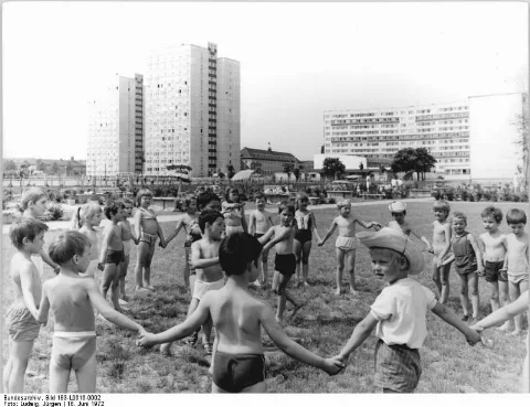 Bundesarchiv Bild 183 L0616 0002, Erfurt, Neubaugebiet Johannesplatz, Wohnblocks, Wohnhochhaus