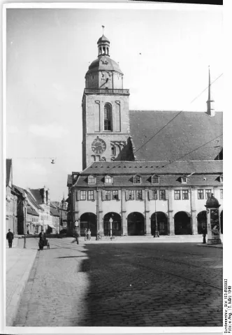 Bundesarchiv Bild 183 R98992, Dessau, Schlosskirche