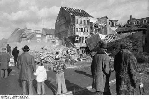 Bundesarchiv Bild 183 S0302 010, Erfurt, Abbrucharbeiten