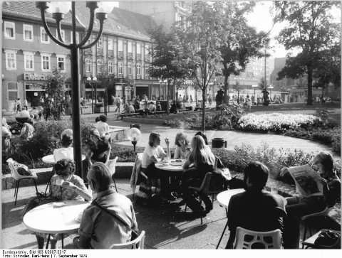 Bundesarchiv Bild 183 U0907 0017, Erfurt, Neuwerkstraße, Café