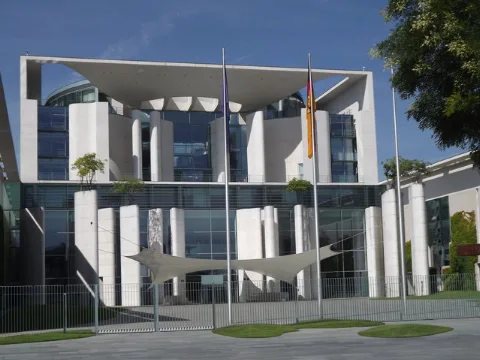 Bundeskanzleramt (Federal Chancellery) Geo.hlipp.de 26572