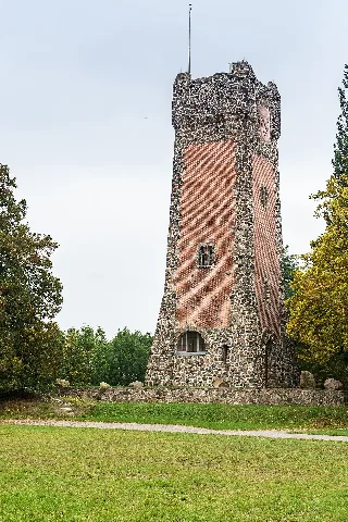 Burg Bismarckturm 01