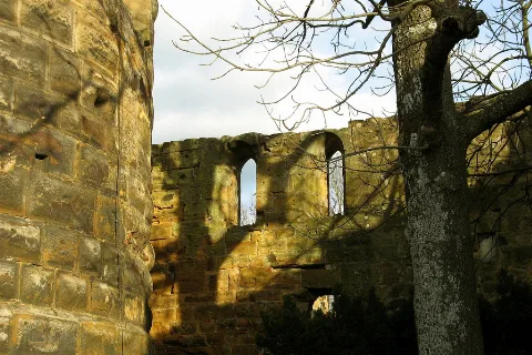 Burg Staufeneck Bergfried