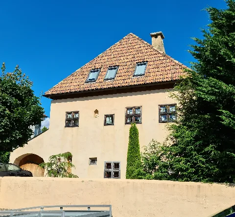 Burgschloss Modern Interpretiert (M Laim)