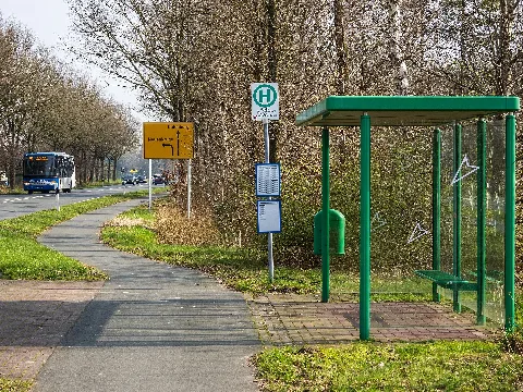 Bushaltestelle "Edeka" In Wiefelstede Westerholtsfelde (2024)