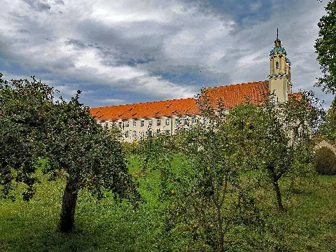 By Allmannshofen Holzen Abbey