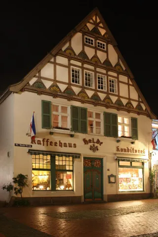 Cafe Heldt Hausansicht Beleuchtet