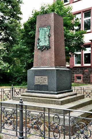 Carl Heyer Monument Giessen1