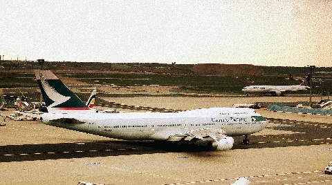 Cathay Pacific Boeing 747 400 Frankfurt Main Flughafen April 2012 (6969169012)