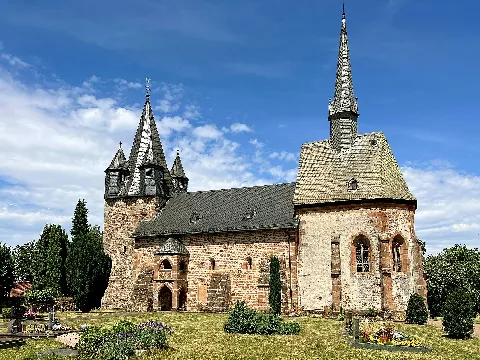 Christenberg Martinskirche Von S (1)