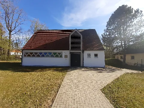 Christus Guter Hirte Kirche Straß