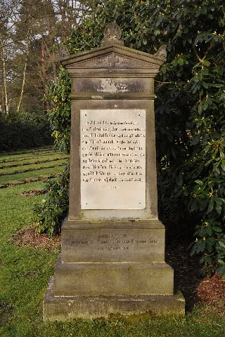 Cippus 1870 71 (Friedhof Hamburg Ohlsdorf).Ajb