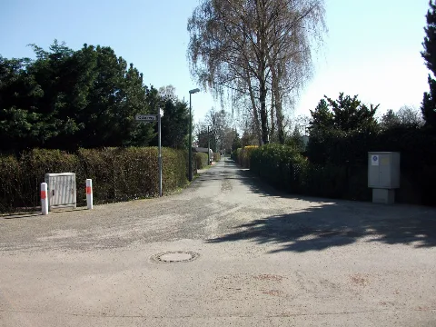 Clp 20100407 Stadtrandsiedlung Malchow Lichtelfensteg 1