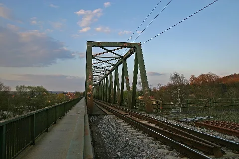 Clp 20140327 0840 Vzg 5851 Sinzinger Eisenbahnbrücke