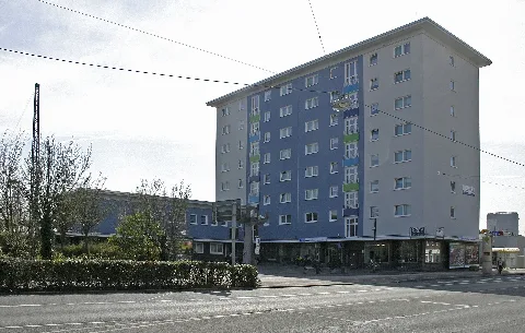 Clp 20150410 4451 Bft Oberhausen Osterfeld Süd Wohnhaus Und Zugangsbauwerk