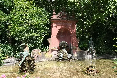 Coburg Hofgarten Alfred Brunnen